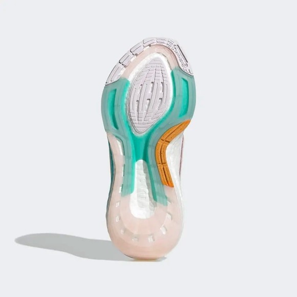 10W - [NEW] Women's Adidas UltraBOOST 22 Shoes GX8016 - Picture 4 of 9